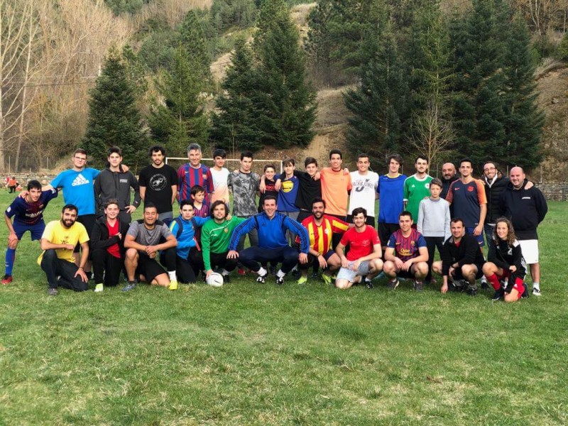 El tradicional partit de futbol de Pasqua